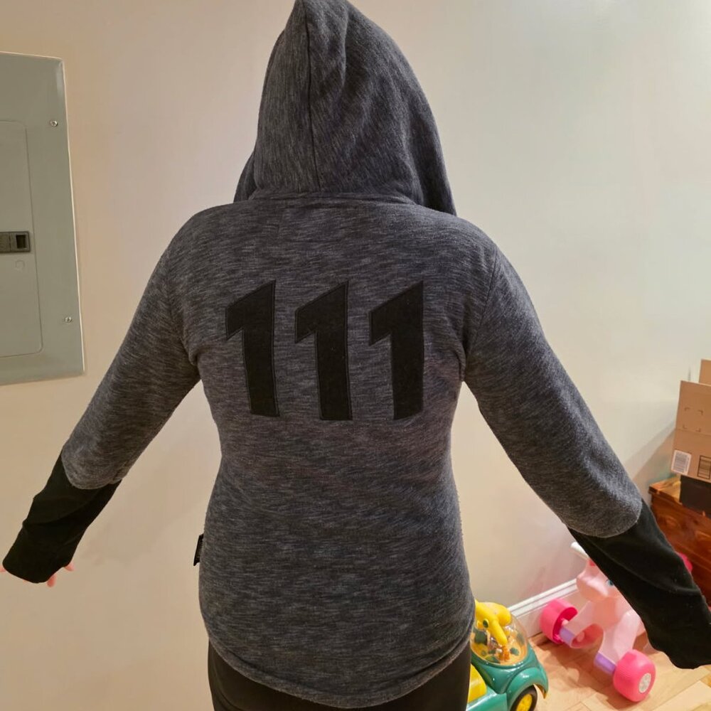 Bethesda Fallout 4 Vault 111 ANGL Hoodie Size L - Discontinued!